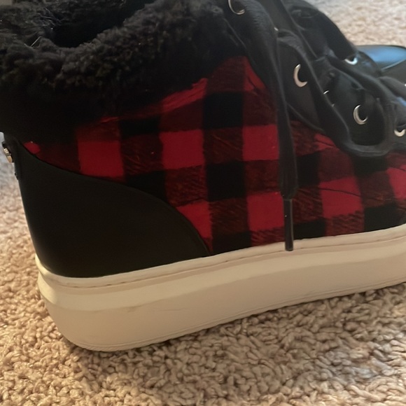New Marc Fisher Fellow buffalo plaid sneaker - Picture 6 of 10